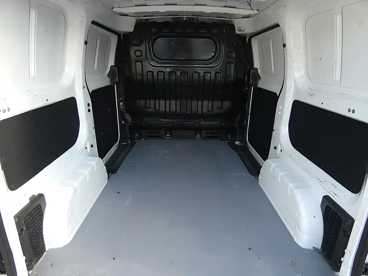 Used 2015 Nissan NV200 Acenta White - Interior and Exterior details 3