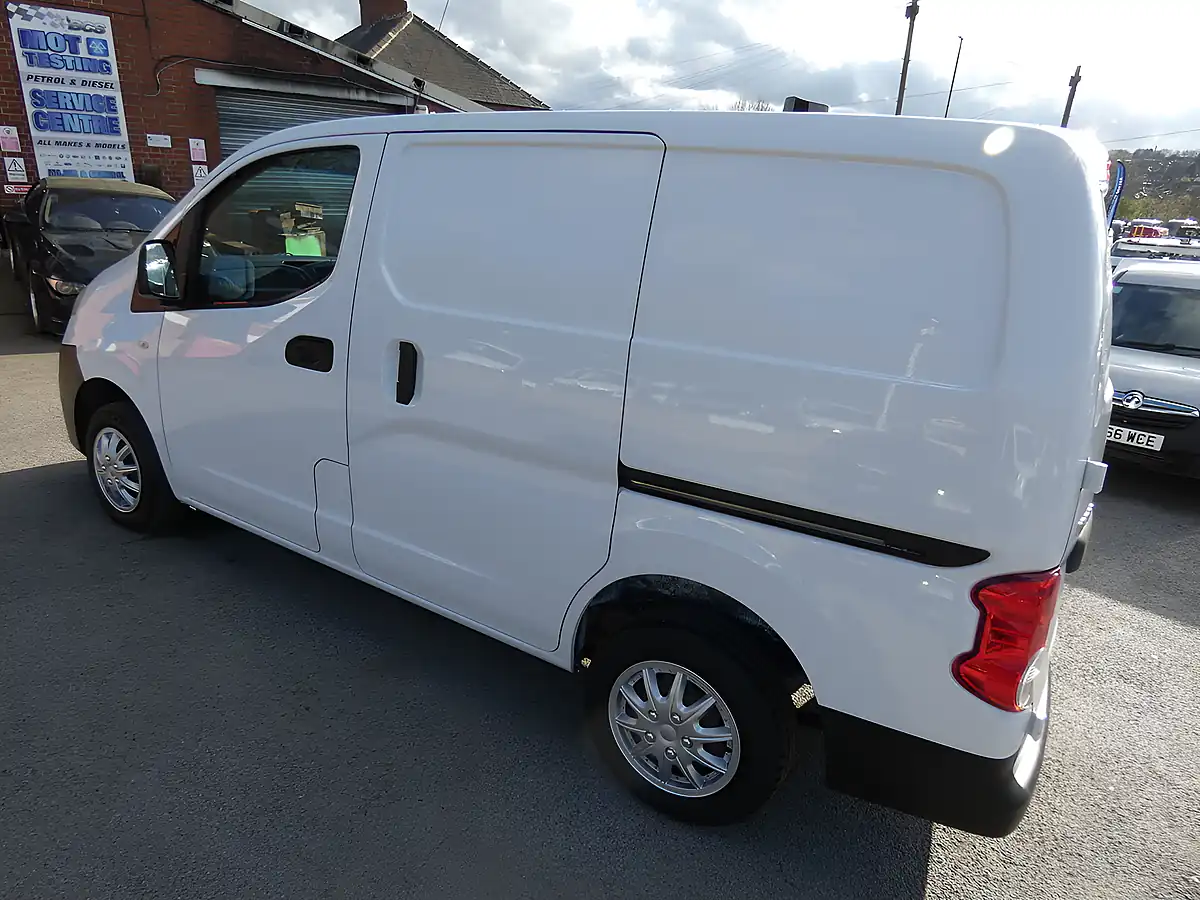 Used 2015 Nissan NV200 Acenta White - Interior and Exterior details 5