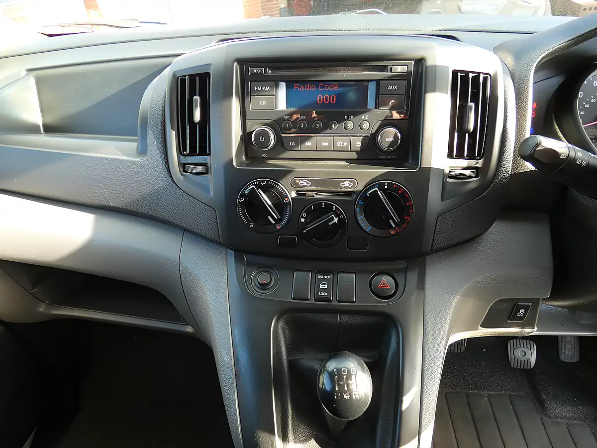 Used 2015 Nissan NV200 Acenta White - Interior and Exterior details 8