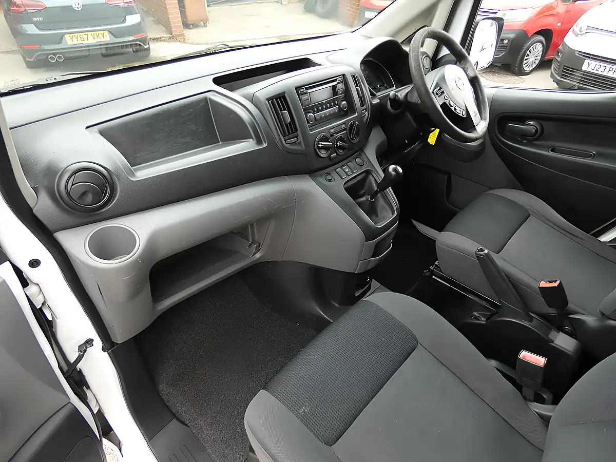 Used 2015 Nissan NV200 Acenta White - Interior and Exterior details 17