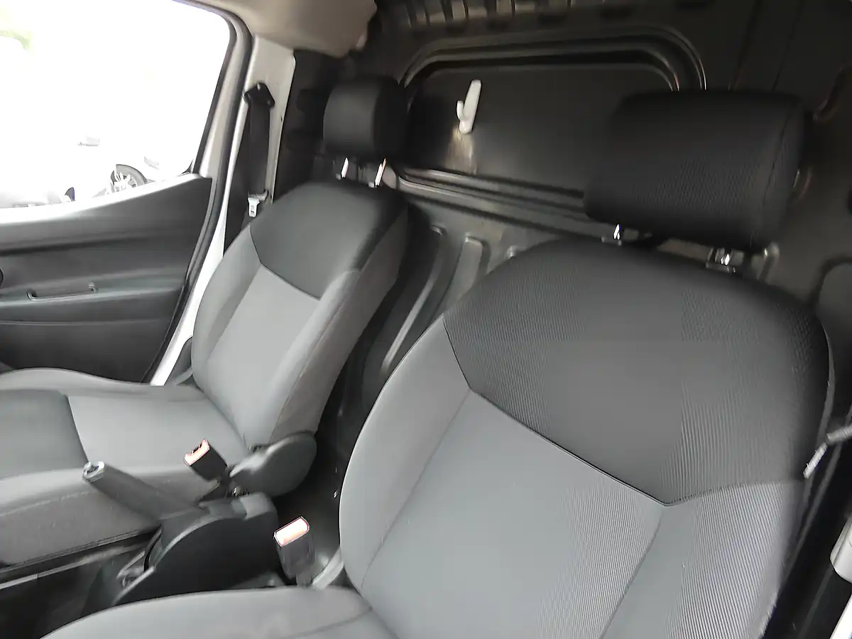 Used 2015 Nissan NV200 Acenta White - Interior and Exterior details 18