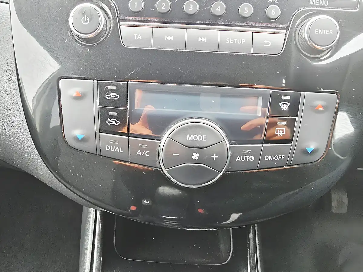 Used 2015 Nissan Pulsar Acenta Silver - Interior and Exterior details 12
