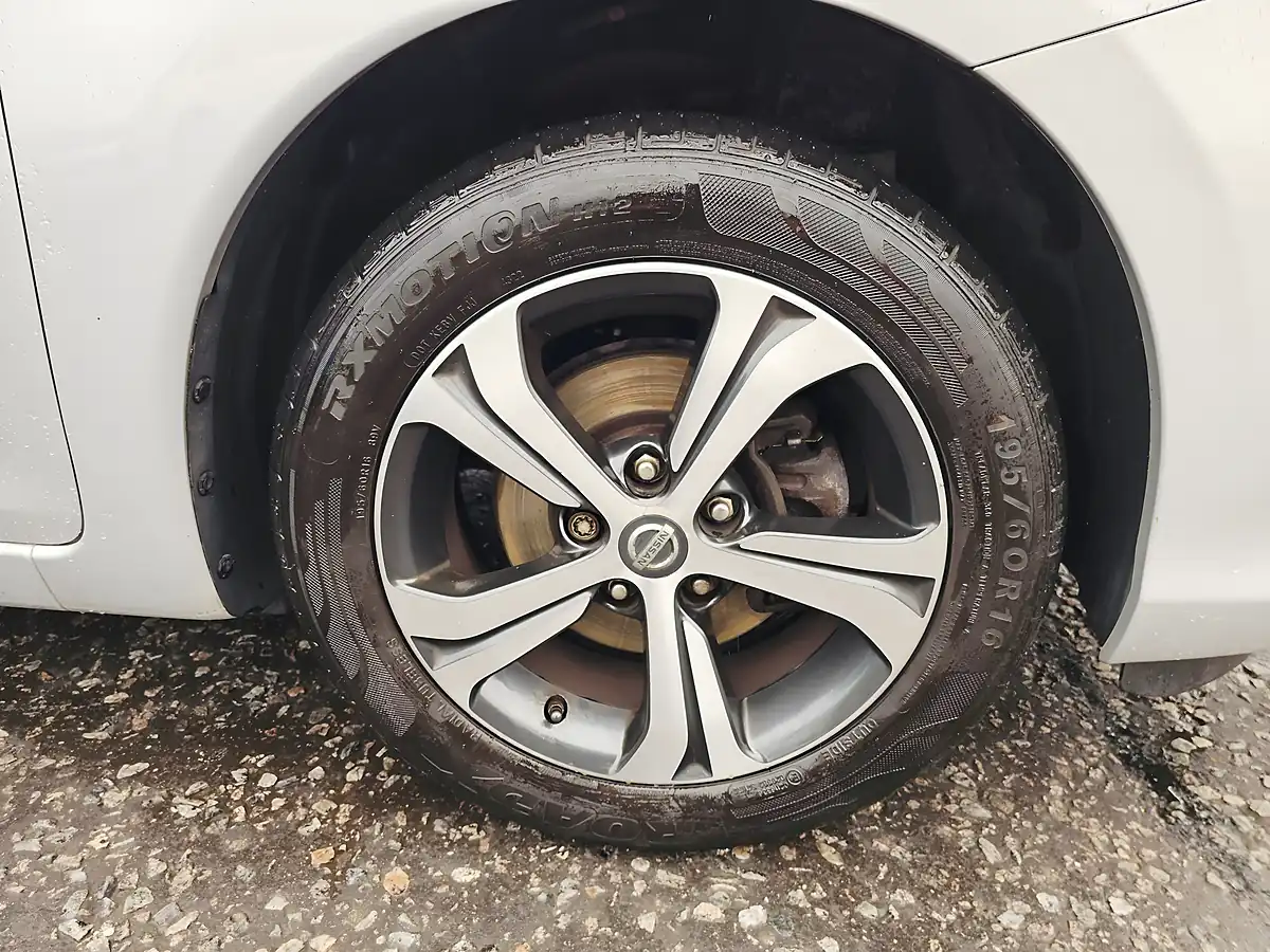 Used 2015 Nissan Pulsar Acenta Silver - Interior and Exterior details 18