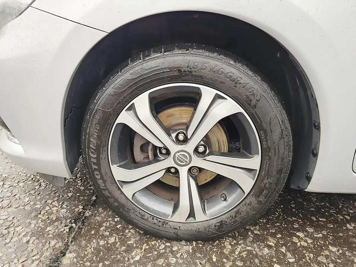 Used 2015 Nissan Pulsar Acenta Silver - Interior and Exterior details 19
