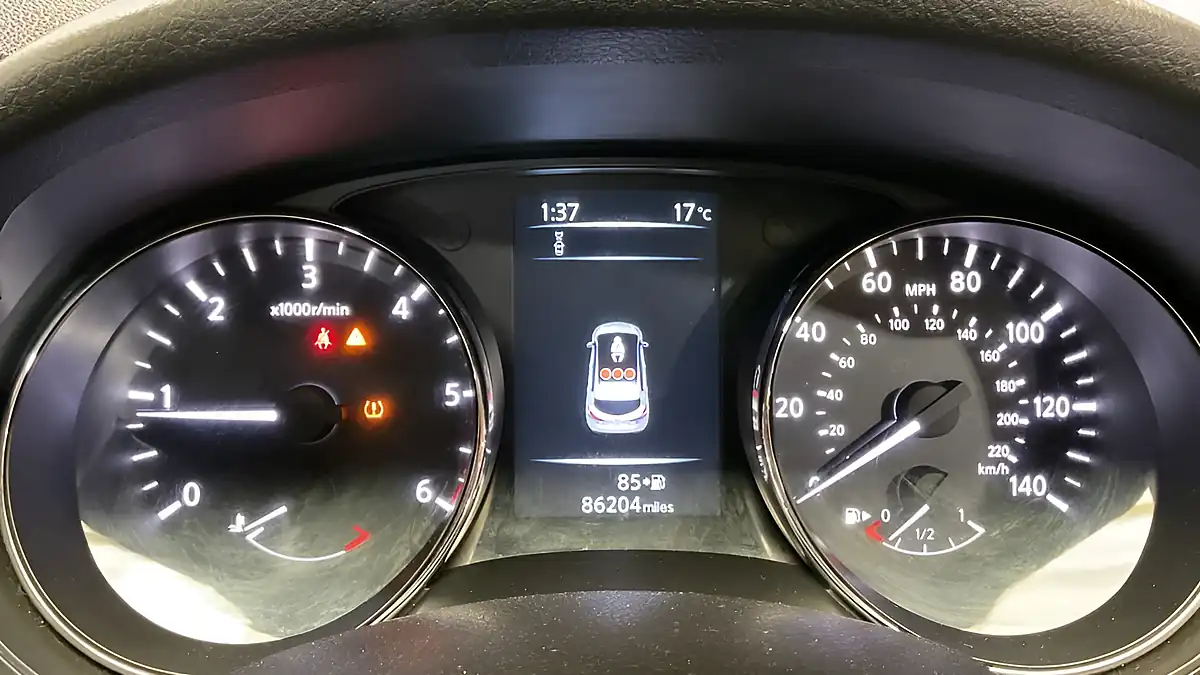 Used 2015 Nissan Pulsar Acenta White - Interior and Exterior details 10