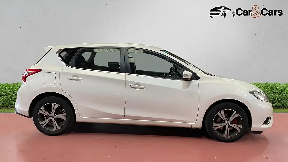 Used 2015 Nissan Pulsar Acenta White - Interior and Exterior details 12