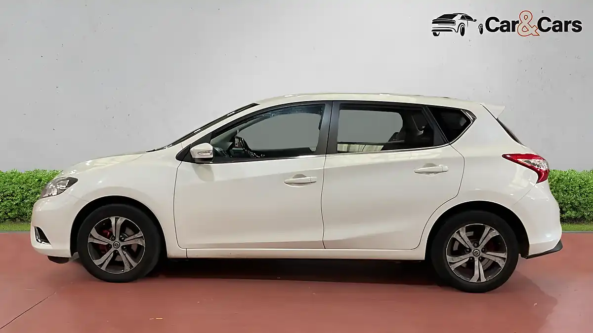 Used 2015 Nissan Pulsar Acenta White - Interior and Exterior details 13