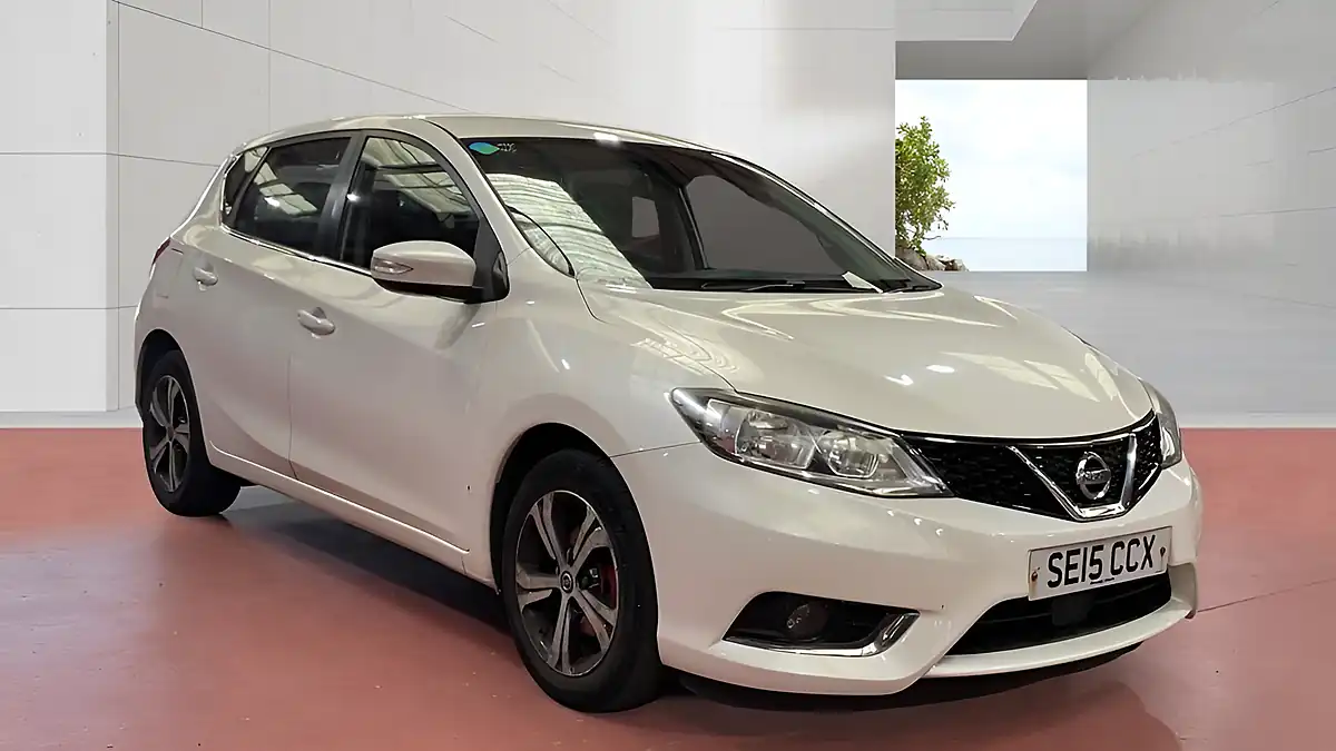 Used 2015 Nissan Pulsar Acenta White - Interior and Exterior details 14