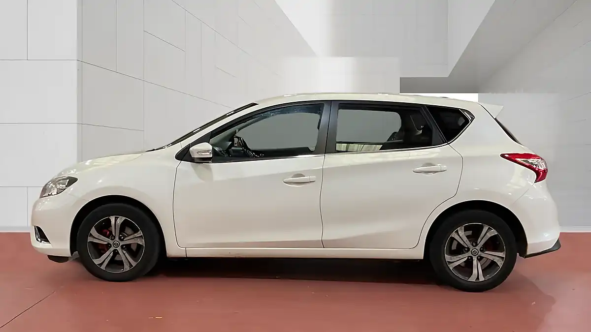 Used 2015 Nissan Pulsar Acenta White - Interior and Exterior details 19