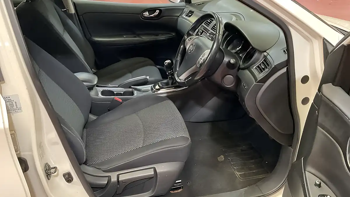 Used 2015 Nissan Pulsar Acenta White - Interior and Exterior details 8