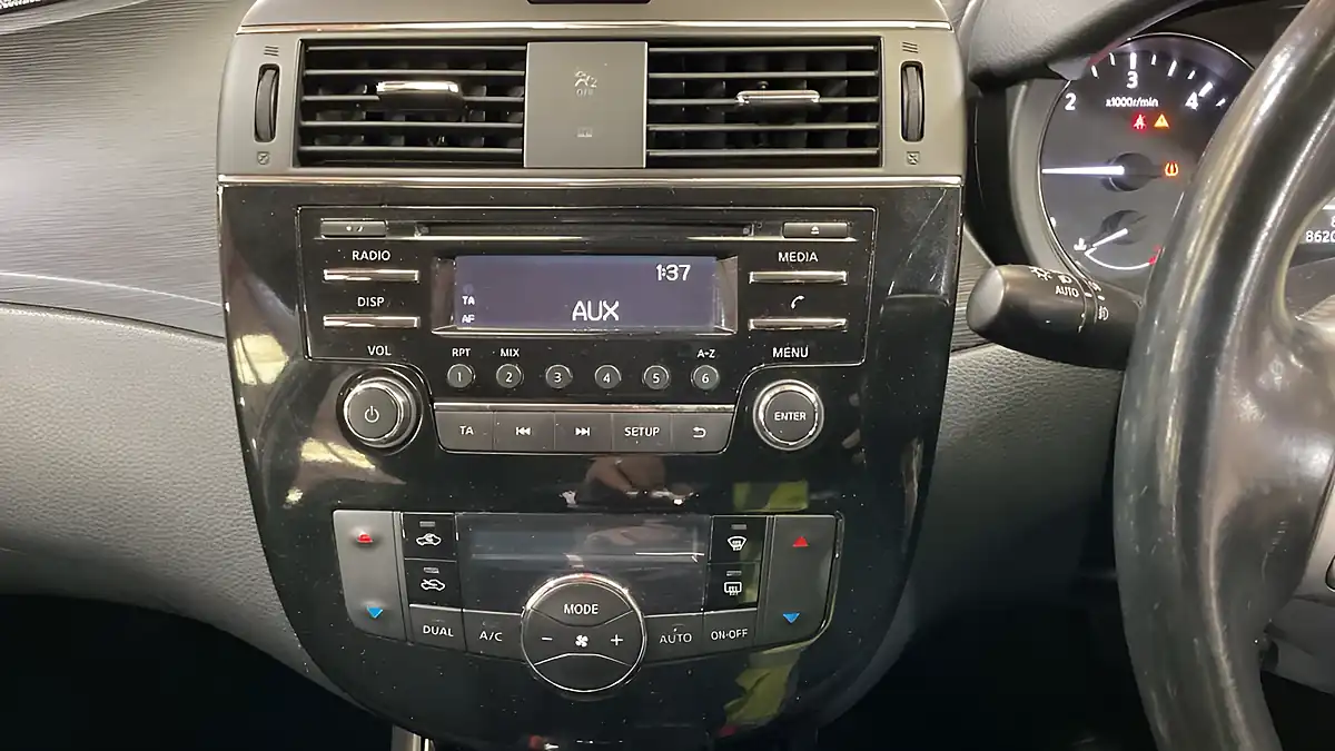 Used 2015 Nissan Pulsar Acenta White - Interior and Exterior details 9