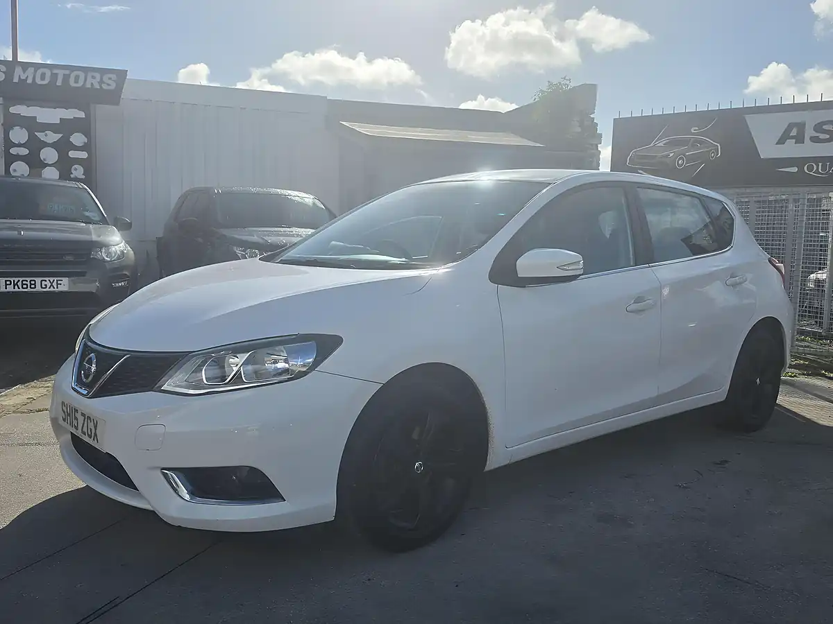 Used 2015 Nissan Pulsar Acenta White - Interior and Exterior details 3