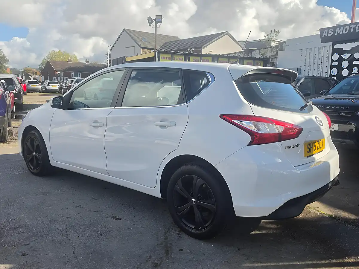 Used 2015 Nissan Pulsar Acenta White - Interior and Exterior details 5