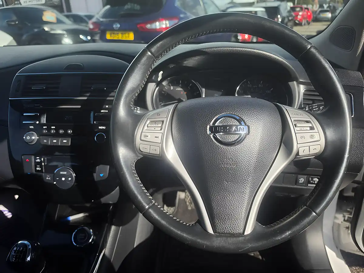 Used 2015 Nissan Pulsar Acenta White - Interior and Exterior details 9