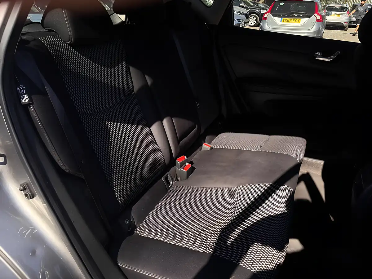 Used 2015 Nissan Pulsar N-Tec Grey - Interior and Exterior details 13