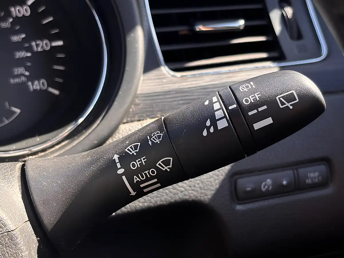 Used 2015 Nissan Pulsar N-Tec Grey - Interior and Exterior details 17