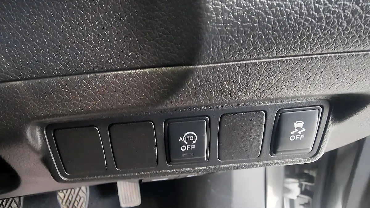 Used 2015 Nissan Pulsar N-Tec Grey - Interior and Exterior details 12