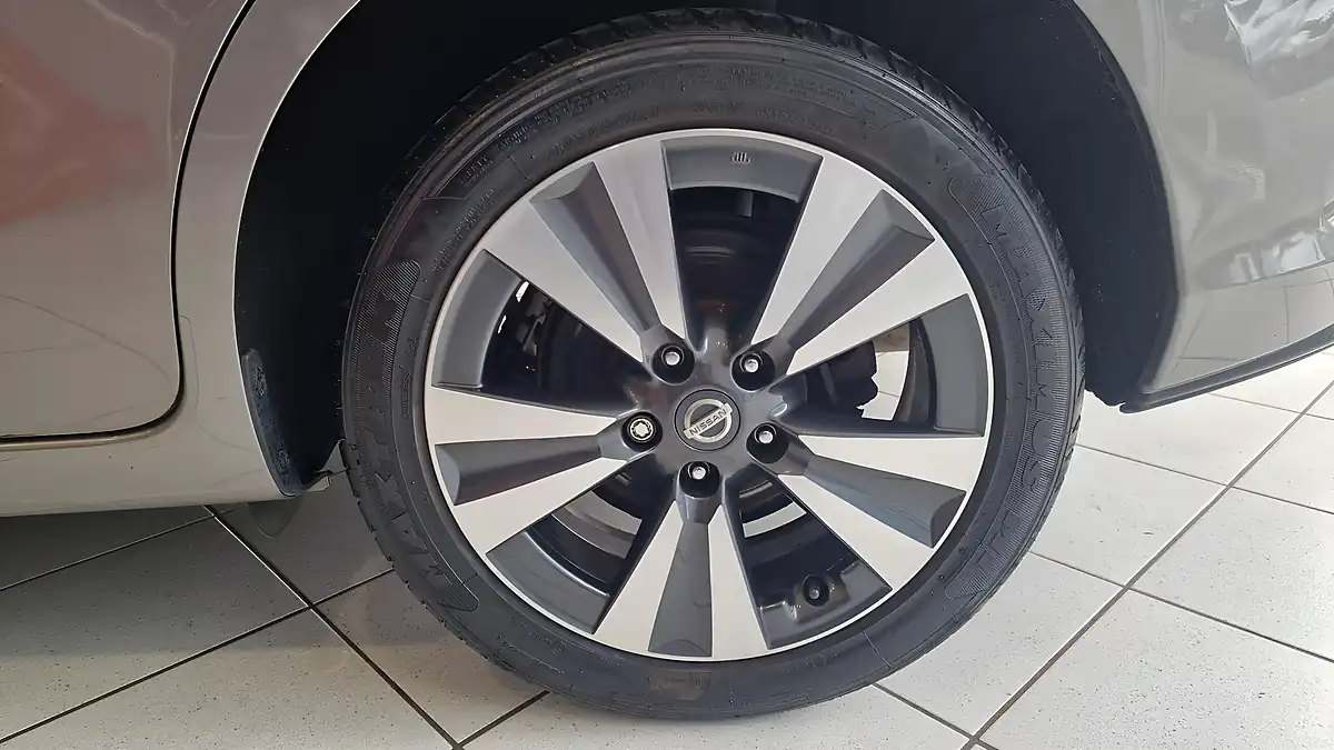 Used 2015 Nissan Pulsar N-Tec Grey - Interior and Exterior details 14