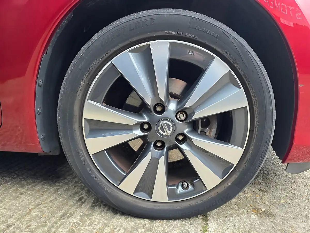 Used 2015 Nissan Pulsar N-Tec Red - Interior and Exterior details 10