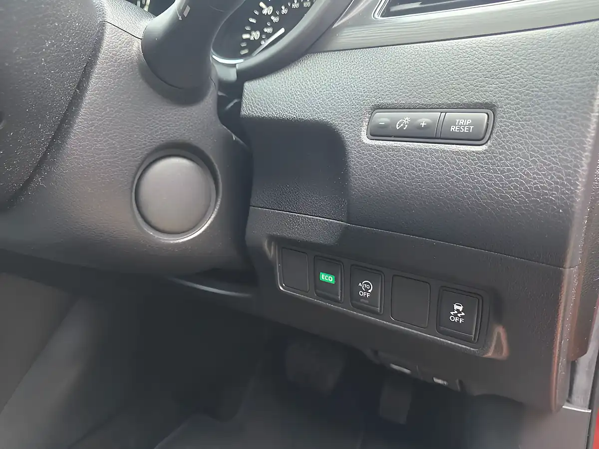 Used 2015 Nissan Pulsar N-Tec Red - Interior and Exterior details 14