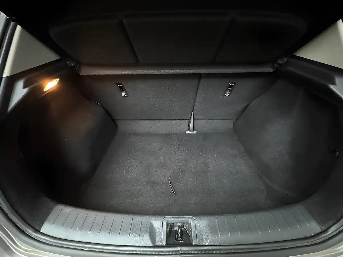 Used 2015 Nissan Pulsar N-Tec Twilight Grey - Interior and Exterior details 16