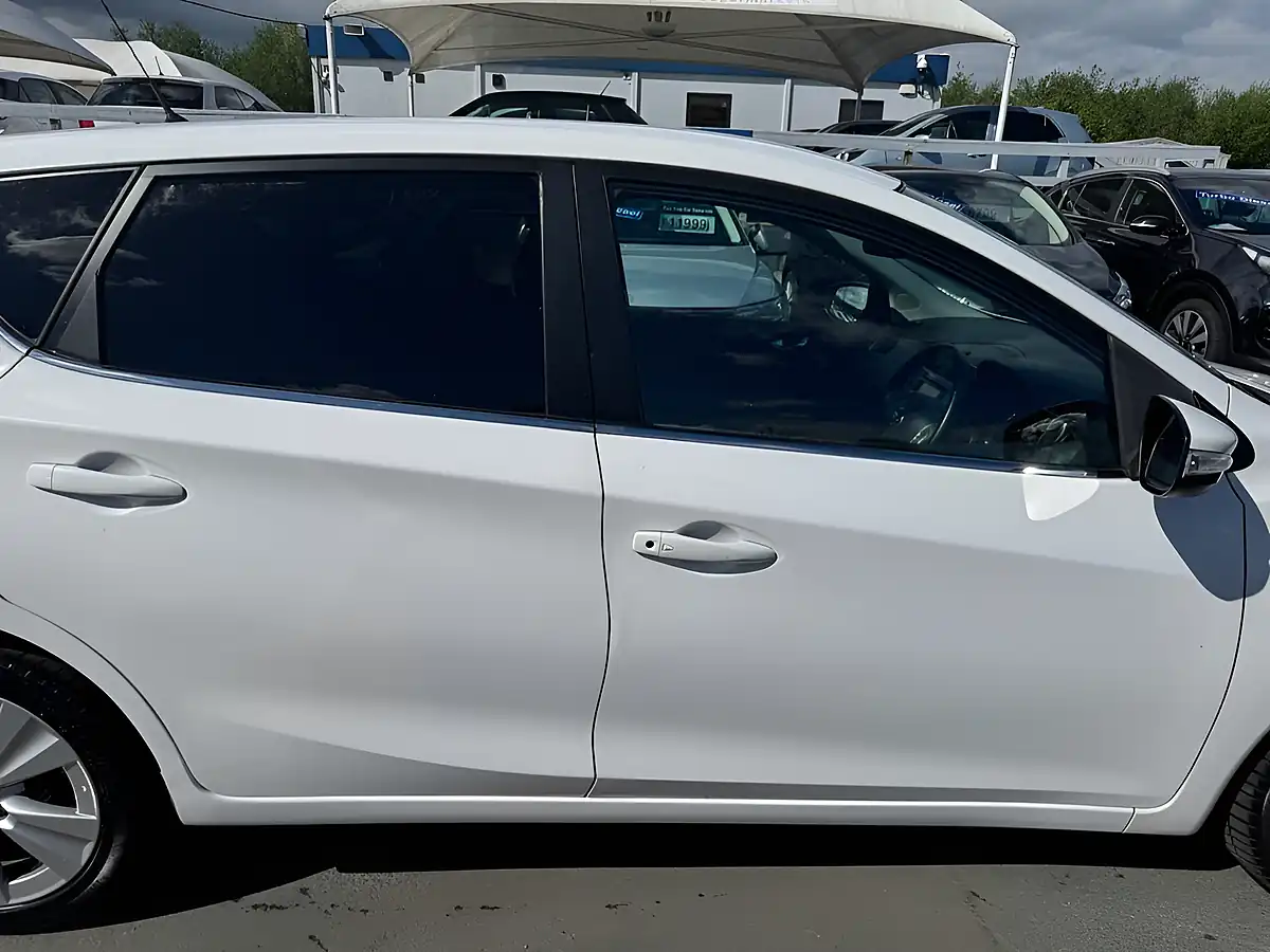 Used 2015 Nissan Pulsar N-Tec White - Interior and Exterior details 17