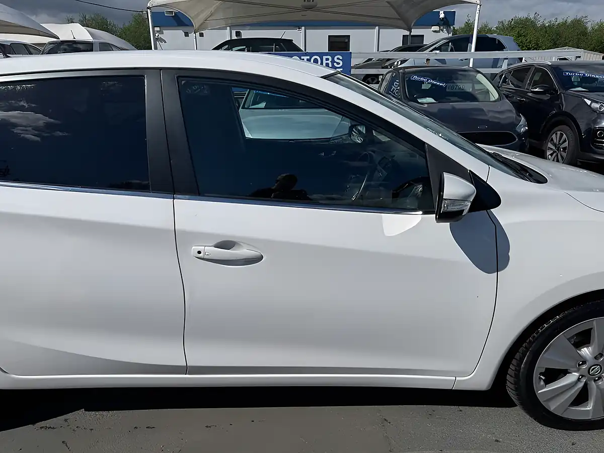 Used 2015 Nissan Pulsar N-Tec White - Interior and Exterior details 18