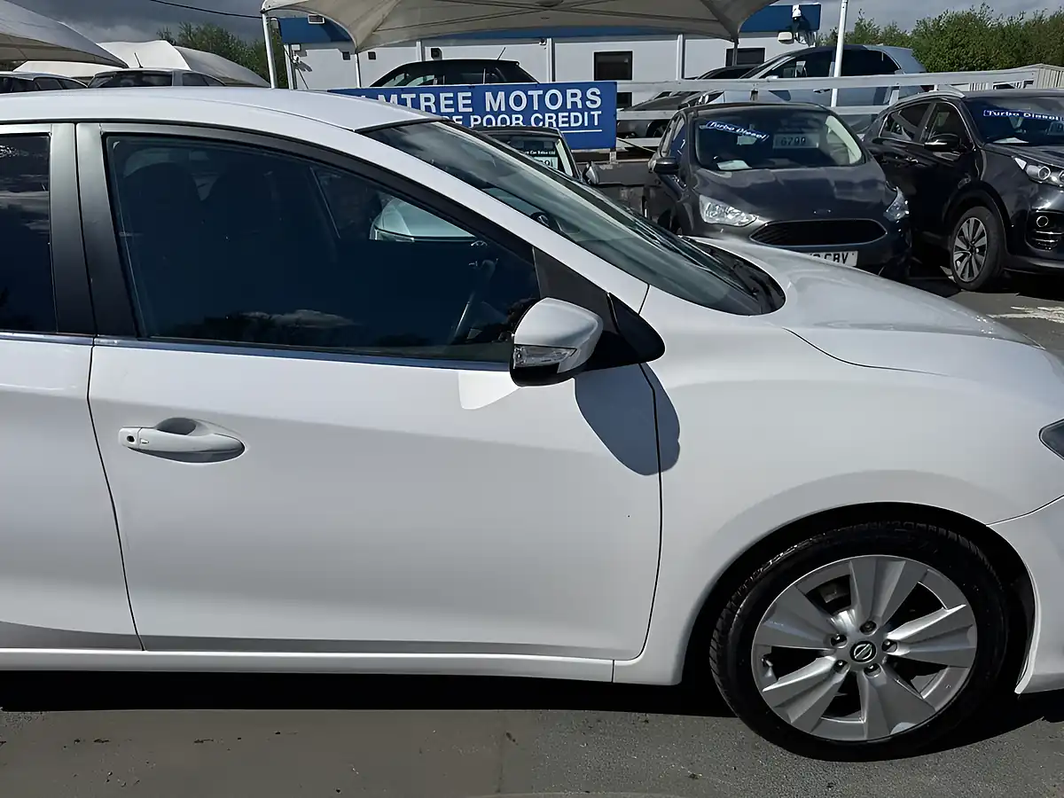 Used 2015 Nissan Pulsar N-Tec White - Interior and Exterior details 19