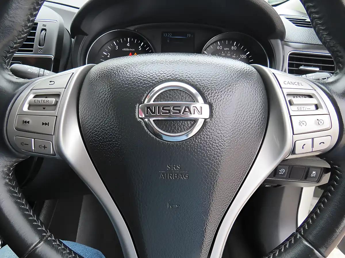 Used 2015 Nissan Pulsar N-Tec White - Interior and Exterior details 13