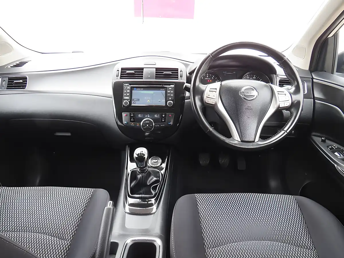 Used 2015 Nissan Pulsar N-Tec White - Interior and Exterior details 2