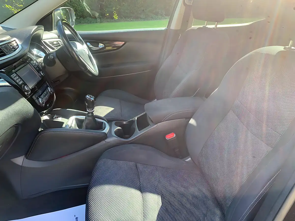 Used 2015 Nissan Qashqai Acenta+ Black - Interior and Exterior details 19