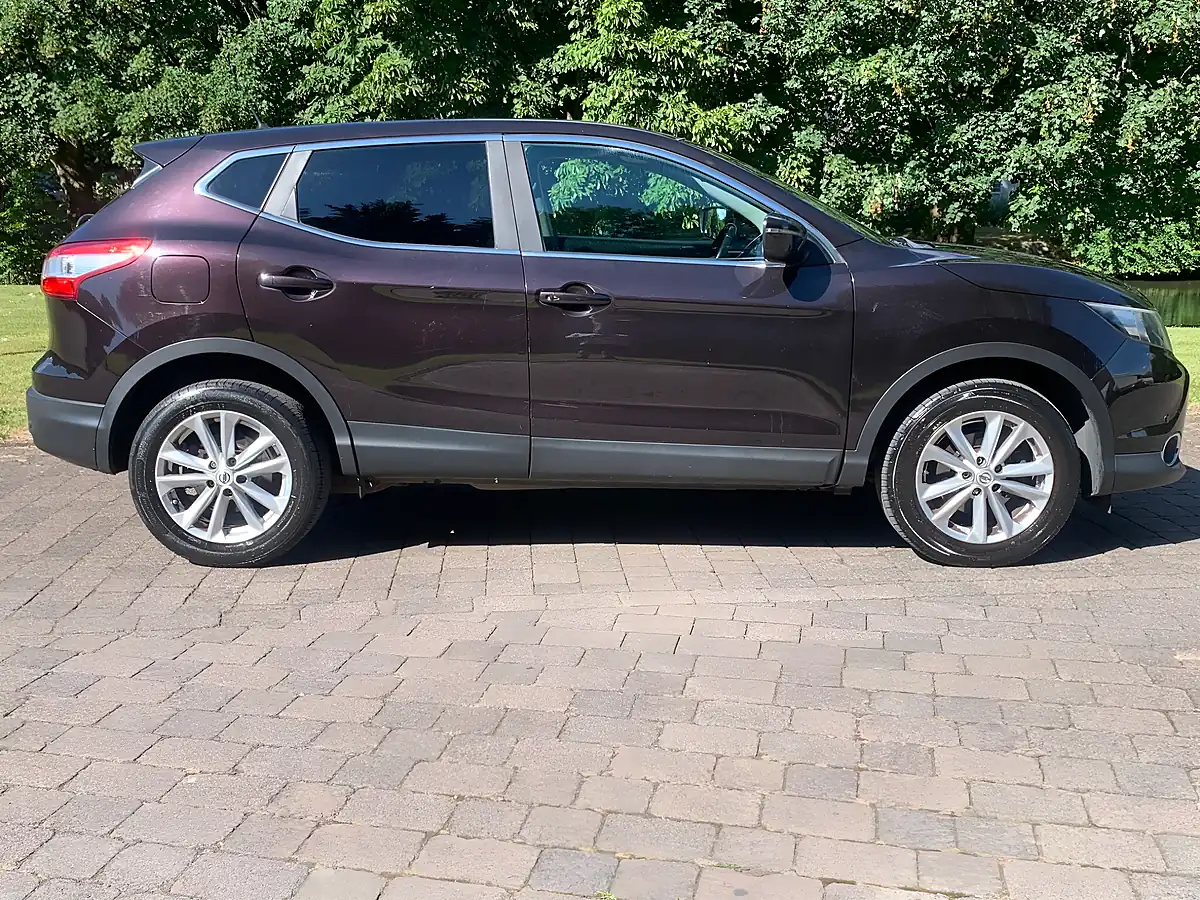 Used 2015 Nissan Qashqai Acenta+ Black - Interior and Exterior details 9