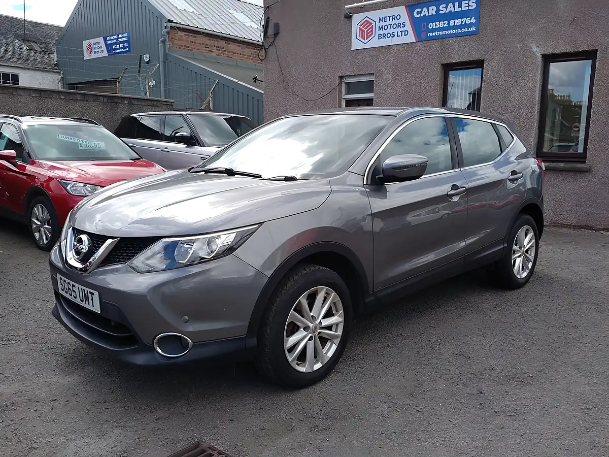 Used 2015 Nissan Qashqai Acenta Grey - Front View