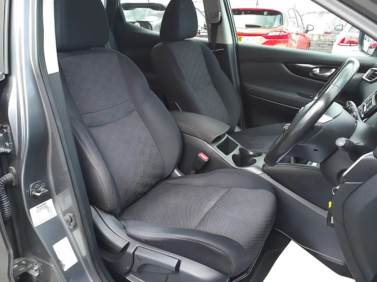 Used 2015 Nissan Qashqai Acenta Grey - Interior and Exterior details 14