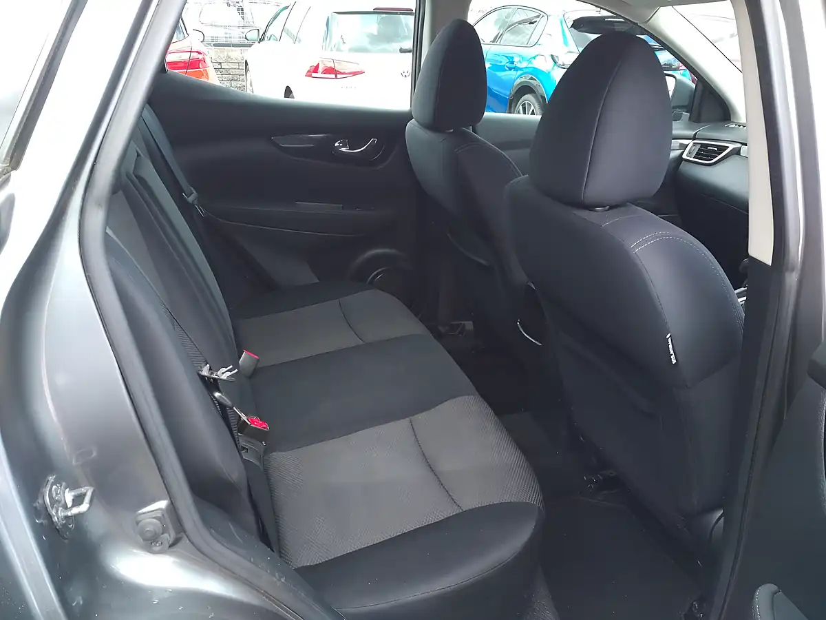 Used 2015 Nissan Qashqai Acenta Grey - Interior and Exterior details 15