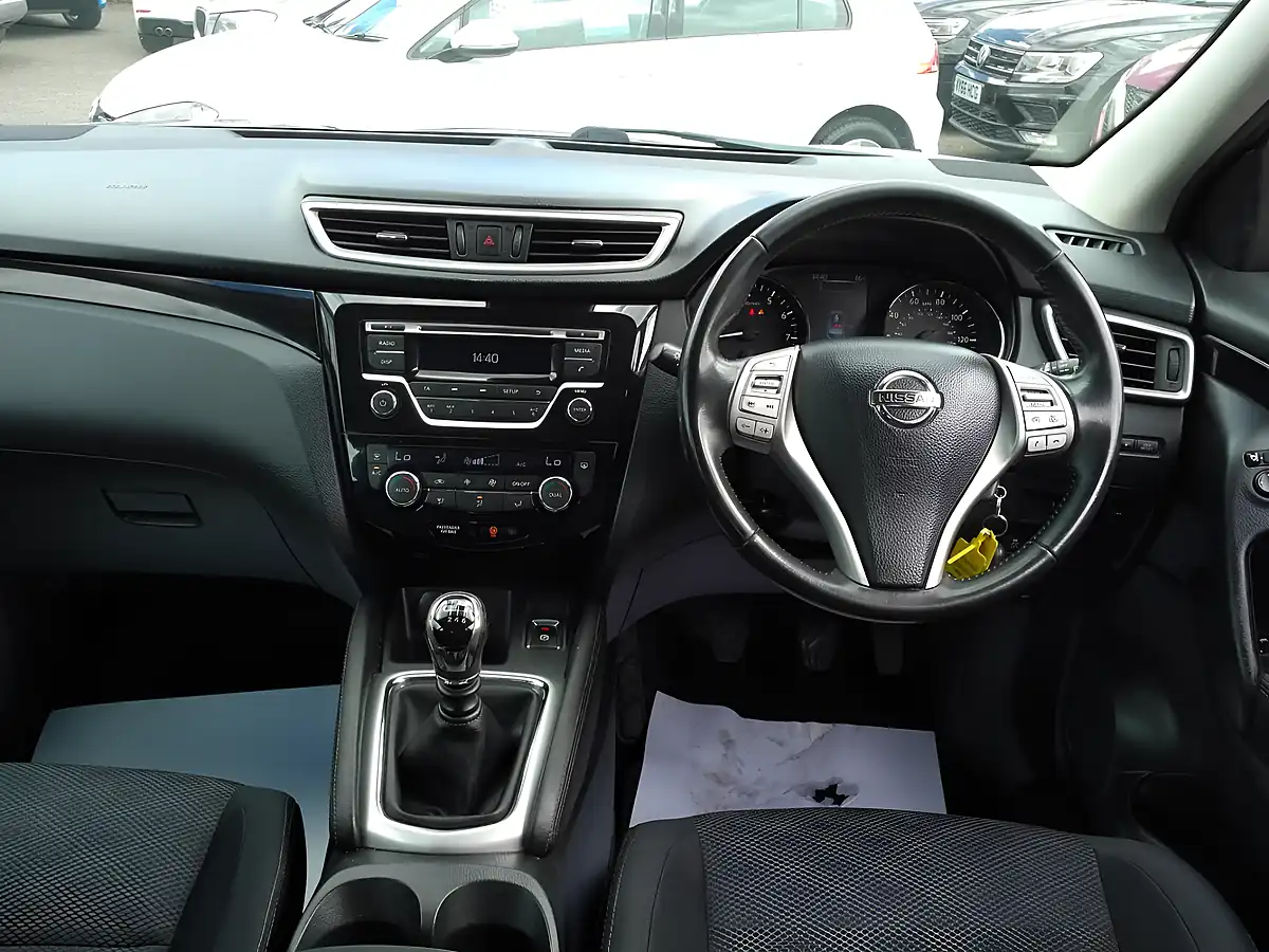 Used 2015 Nissan Qashqai Acenta Grey - Interior and Exterior details 16
