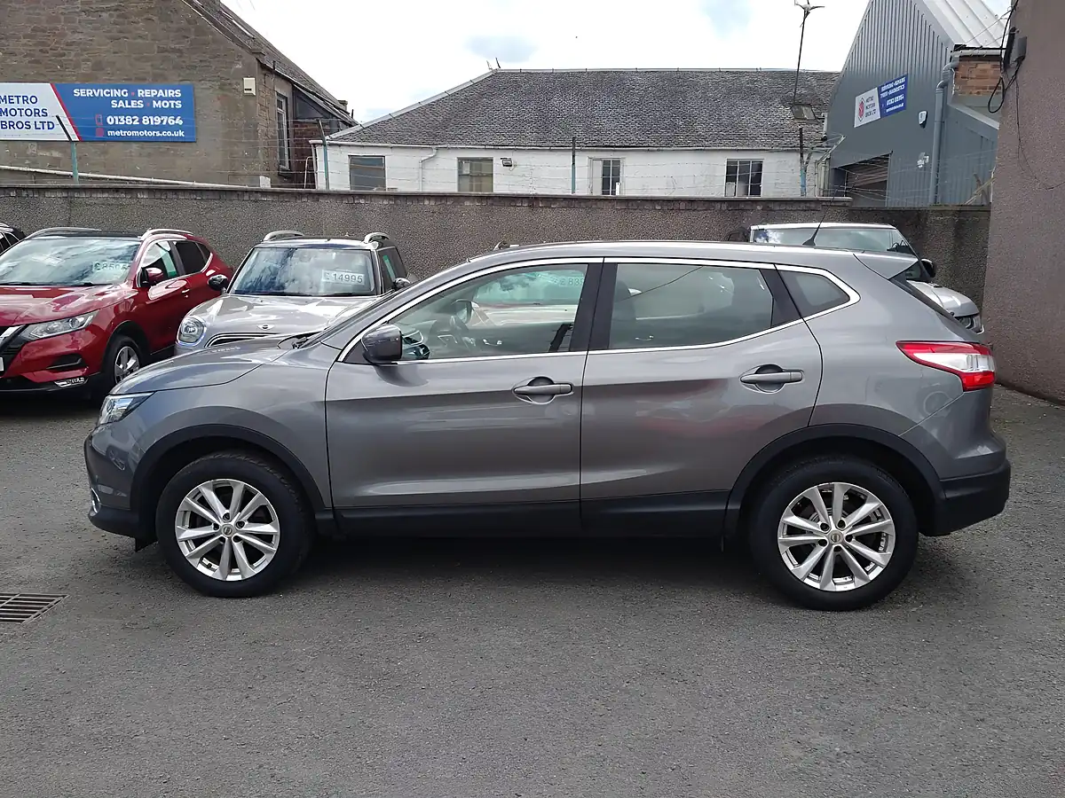 Used 2015 Nissan Qashqai Acenta Grey - Interior and Exterior details 3