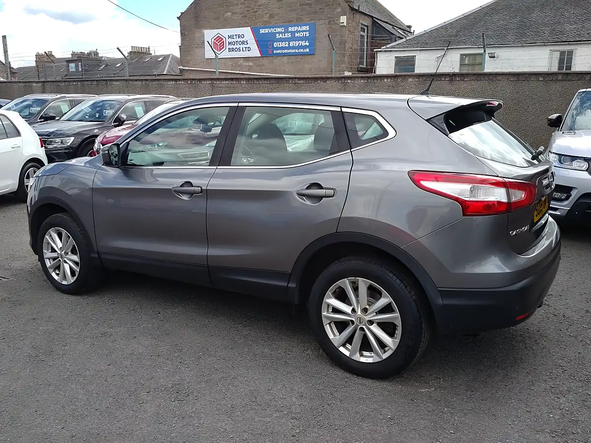 Used 2015 Nissan Qashqai Acenta Grey - Interior and Exterior details 4