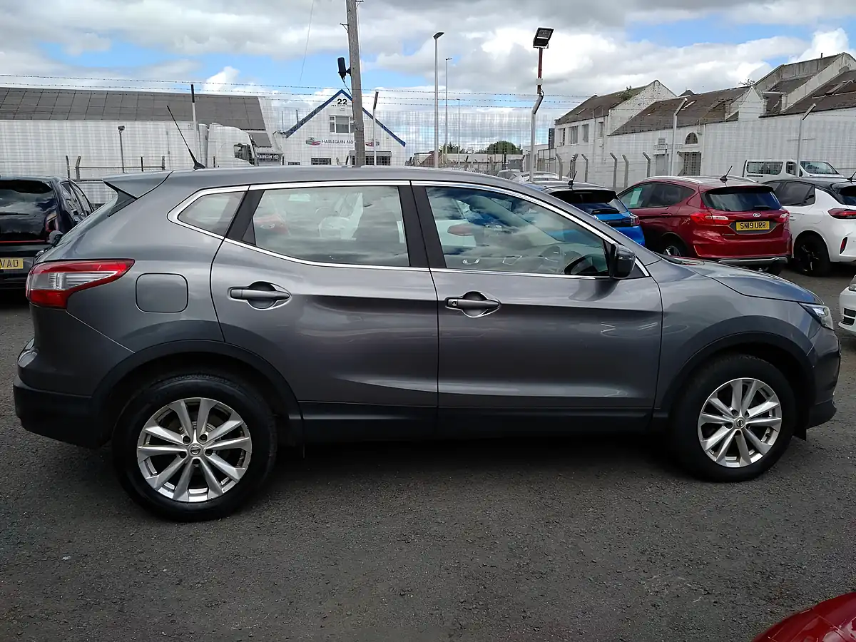 Used 2015 Nissan Qashqai Acenta Grey - Interior and Exterior details 8