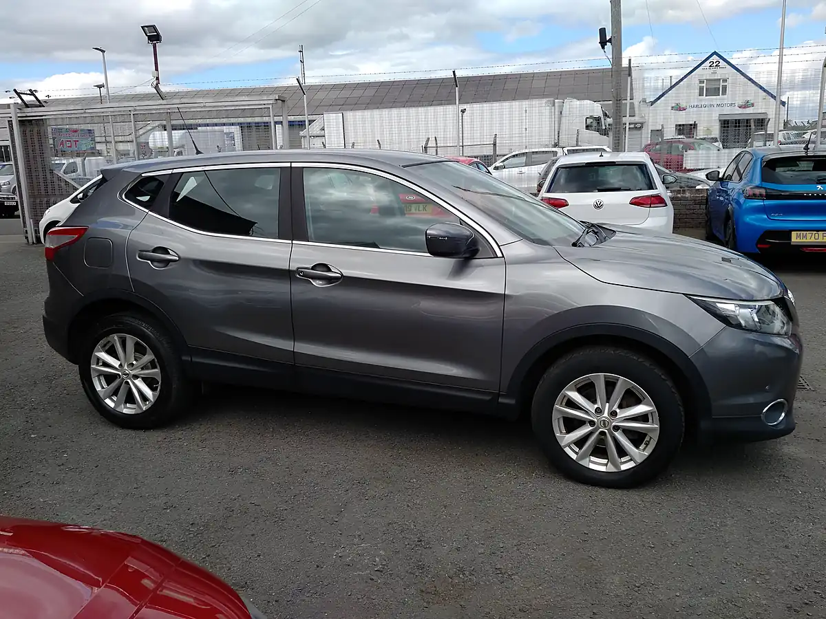 Used 2015 Nissan Qashqai Acenta Grey - Interior and Exterior details 9
