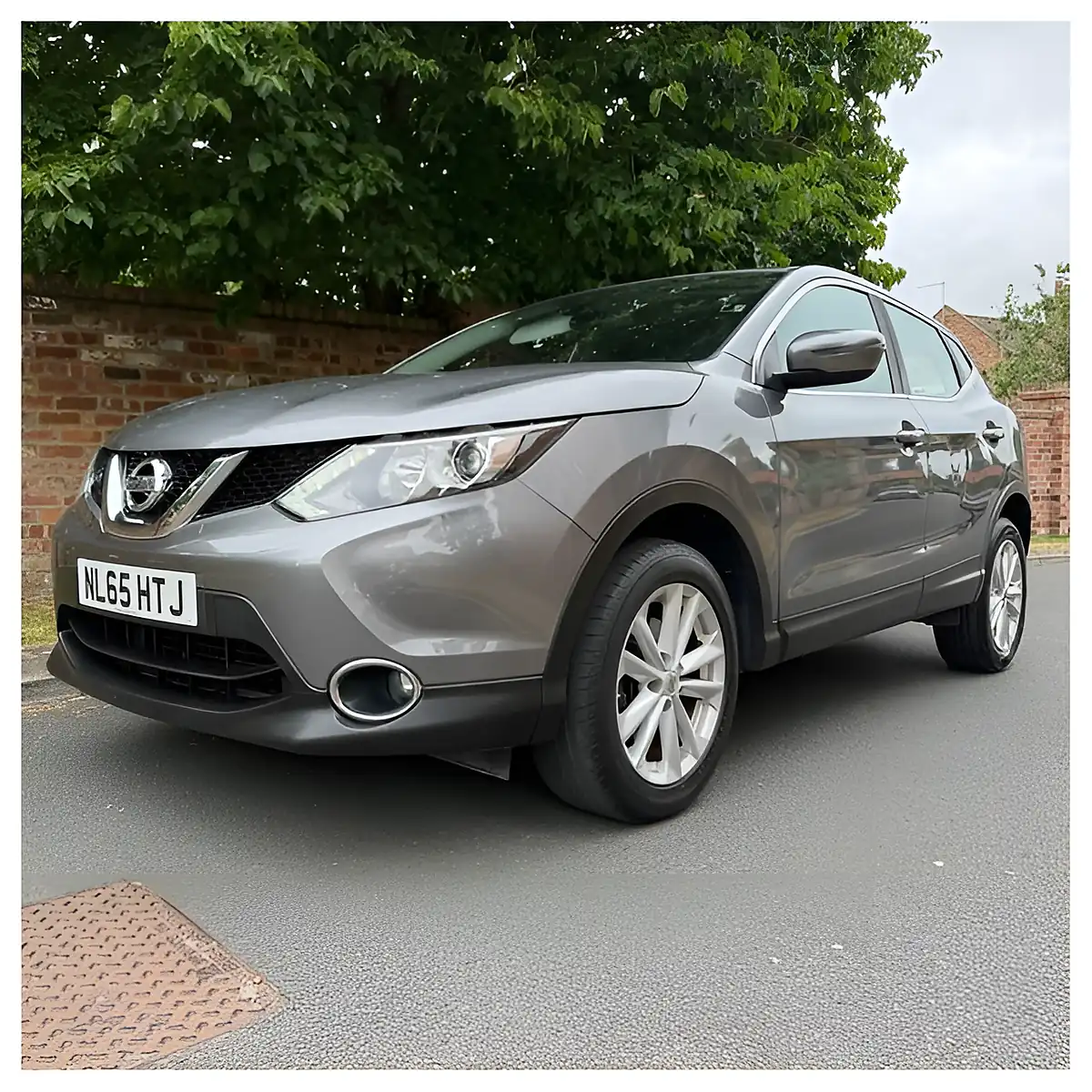 Used 2015 Nissan Qashqai Acenta Grey - Front View