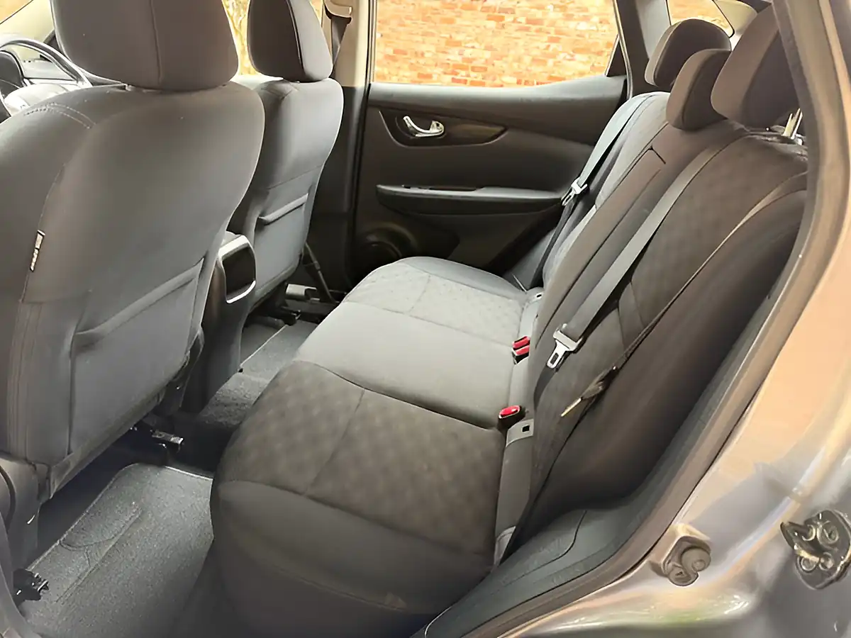 Used 2015 Nissan Qashqai Acenta Grey - Interior and Exterior details 12