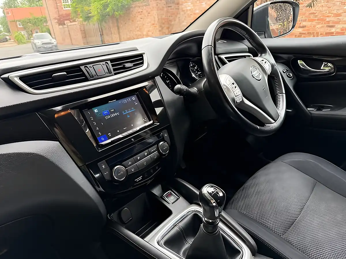 Used 2015 Nissan Qashqai Acenta Grey - Interior and Exterior details 14