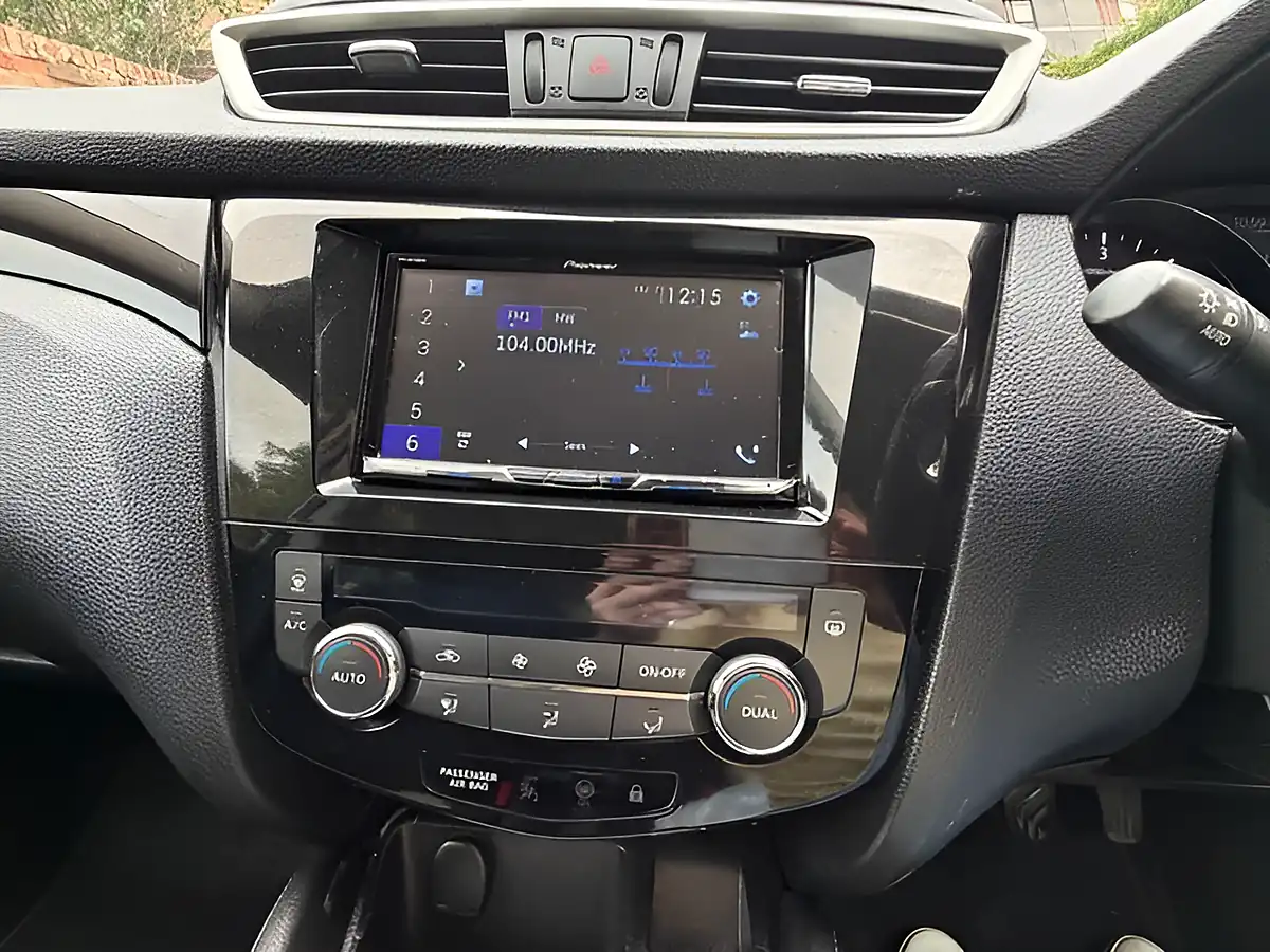 Used 2015 Nissan Qashqai Acenta Grey - Interior and Exterior details 4