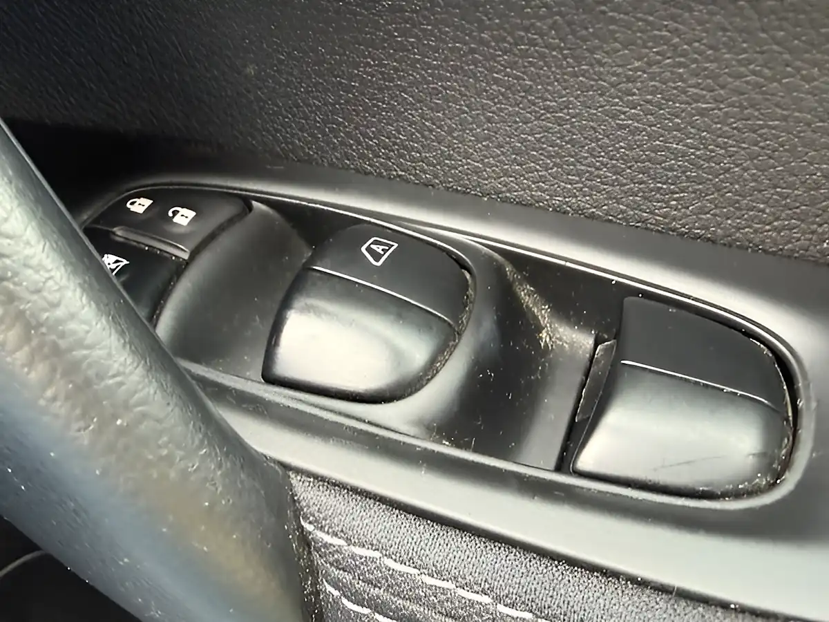 Used 2015 Nissan Qashqai Acenta Grey - Interior and Exterior details 8
