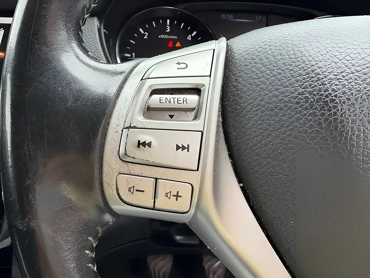 Used 2015 Nissan Qashqai Acenta Grey - Interior and Exterior details 9