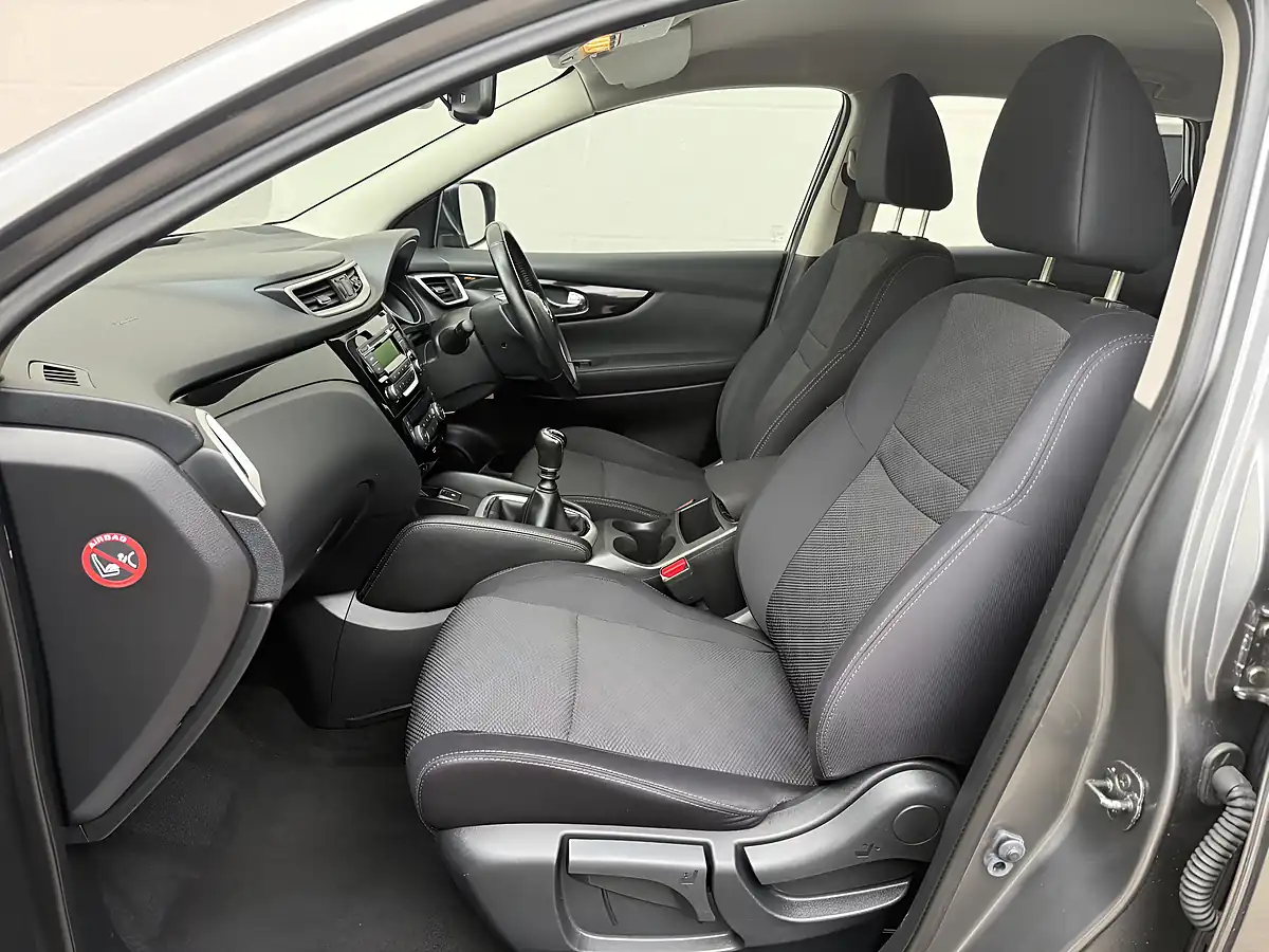 Used 2015 Nissan Qashqai Acenta Grey - Interior and Exterior details 11