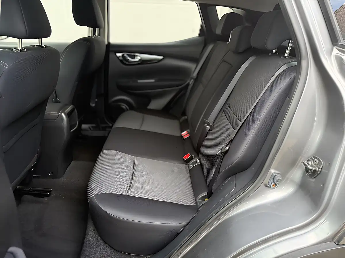 Used 2015 Nissan Qashqai Acenta Grey - Interior and Exterior details 12