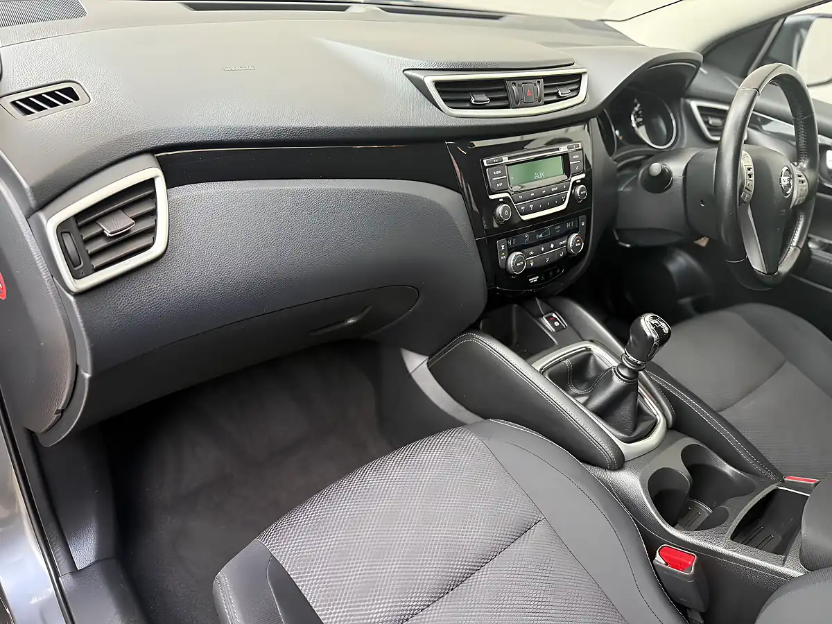 Used 2015 Nissan Qashqai Acenta Grey - Interior and Exterior details 13