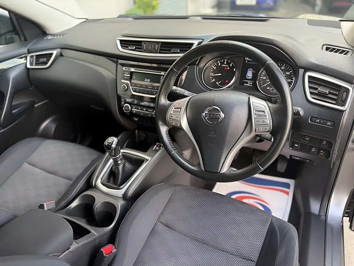 Used 2015 Nissan Qashqai Acenta Grey - Interior and Exterior details 14